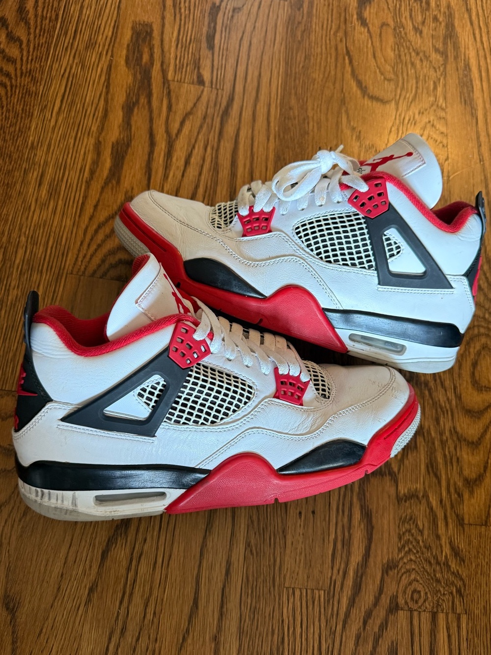 Jordan 4 Retro “Fire Red” size 9.5 great condition